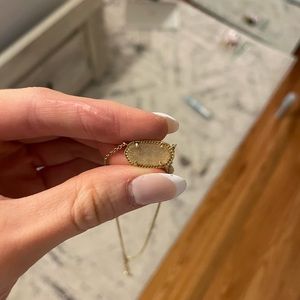 Kendra Scott necklace
